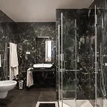 King Hotel *