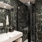 King Hotel *