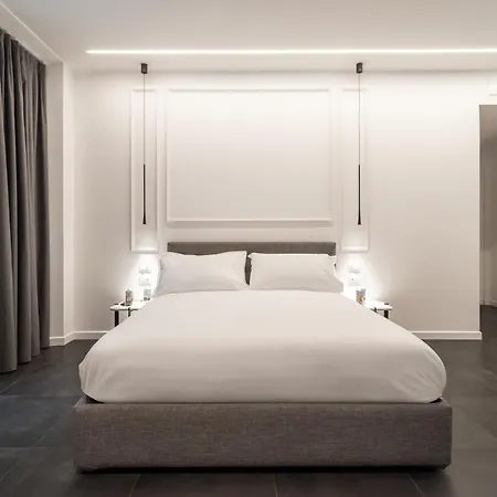 King Hotel *